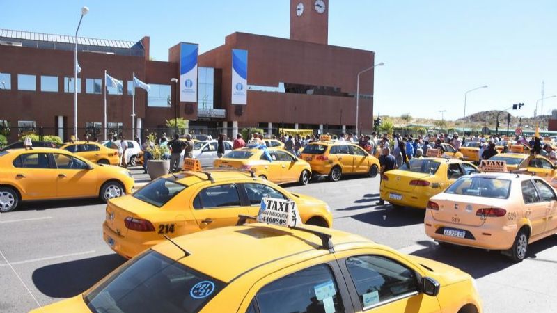 Taxi Rosa: chóferes de Neuquén Capital tomaron medidas ante el tratamiento del proyecto