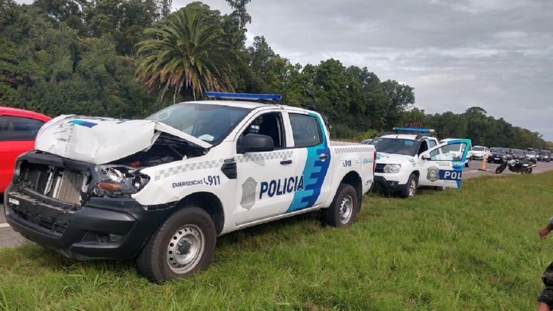 Insólito: patrulleros de la Policía Bonaerense protagonizaron un choque en cadena en Ruta 2