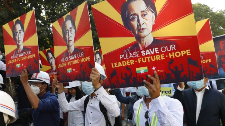 Tensión en Myanmar: restablecen el Internet mientras trabajadores se declaran en huelga