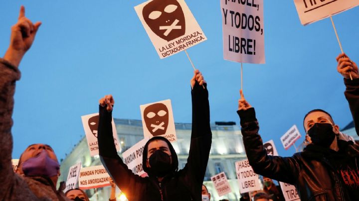 España: tres días de intensas protestas contra la detención de un cantante urbano