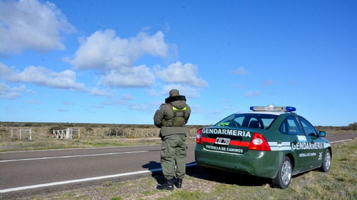 Villa Pehuenia: Gendarmería detiene a tres chilenos que ingresaron ilegalmente al país