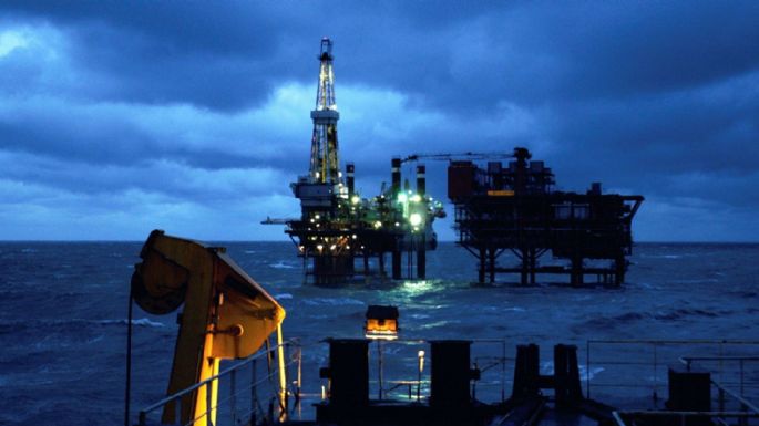 La petrolera china CNOOC anunció el descubrimiento de una reserva de petróleo y gas natural