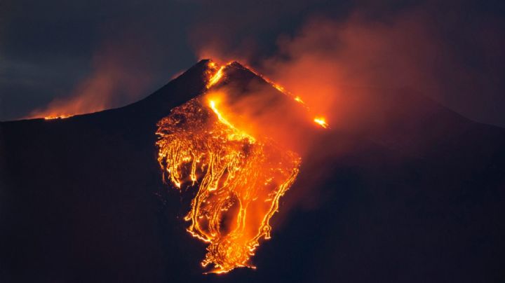 En imágenes: la monumental explosión del volcán Etna se vio desde el espacio