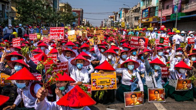 Myanmar paga un alto precio por su democracia con otros 6 manifestantes fallecidos