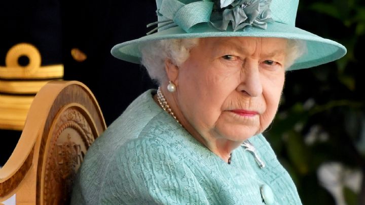 La reina Isabel reaparece en público, a cinco días de la pérdida de su esposo