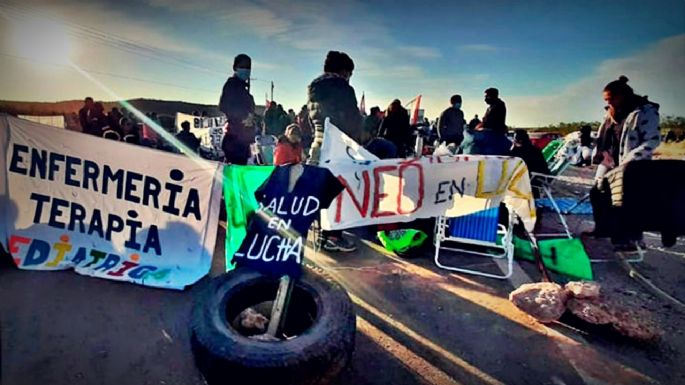 Los autoconvocados de Salud en Neuquén no dejan los cortes ni con mal tiempo