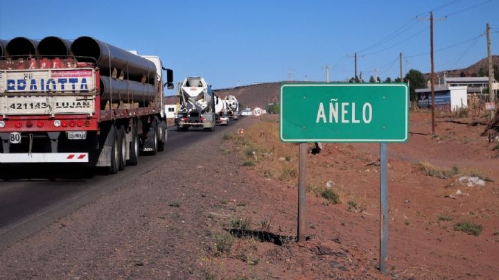 La Policía desalojó a los vecinos de Añelo que cortaban las rutas 7 y 17