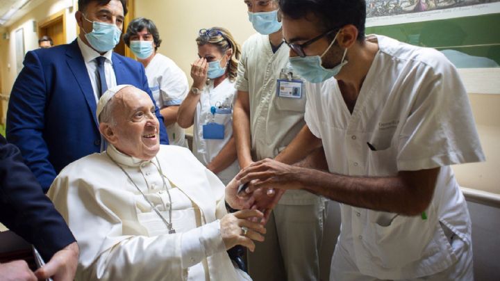 El papa Francisco dejó el Hospital de Gemelli, a diez días de su cirugía de colon