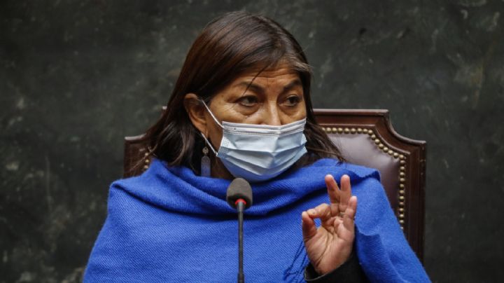 Acusan a la presidenta de la Convención Constitucional de Chile de “pavimentar la tiranía”