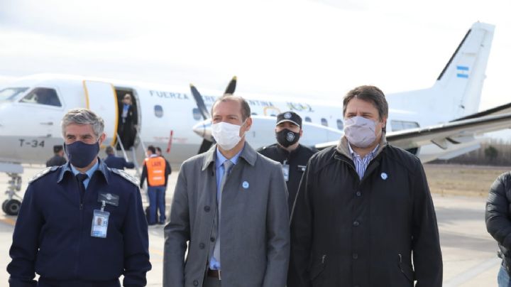 El gobernador Omar Gutiérrez inauguró la ruta aérea que unirá Neuquén con Mendoza
