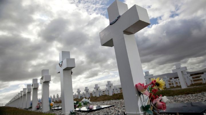 Hallaron los restos de cinco soldados caídos en Malvinas enterrados en una fosa común
