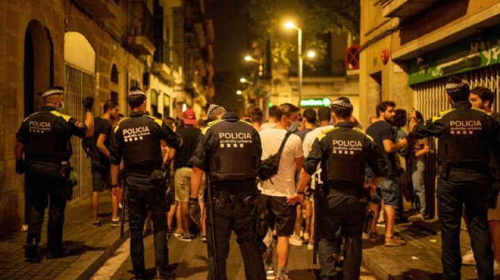 Más de 4 mil desalojados en Barcelona en la primera noche sin toque de queda
