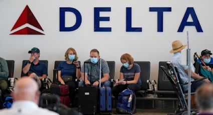 Delta Air Lines le cobrará 200 dólares al mes a los empleados que no estén vacunados