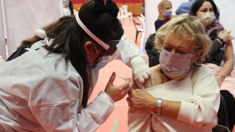Vacunación en Neuquén: más de la mitad de los mayores de 18 años ya completó el esquema