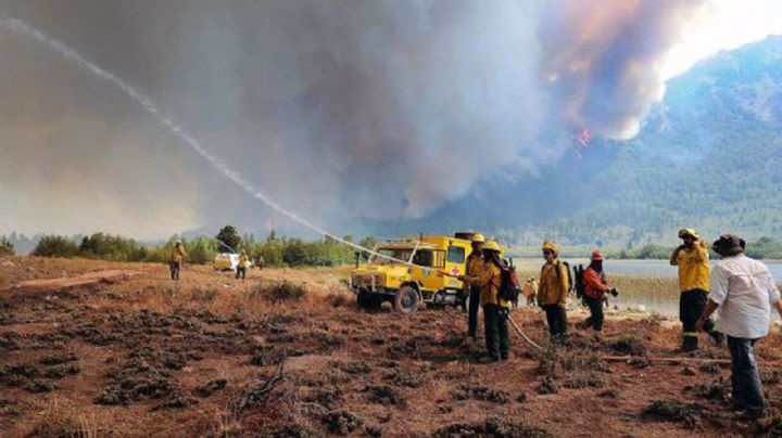 Incendio en Bariloche: brigadistas denunciaron que reciben viandas con comida cruda