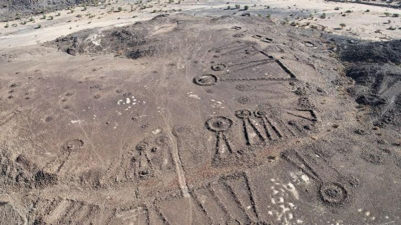 Descubrieron una antigua red de “autopistas” flanqueadas por tumbas en Arabia Saudita