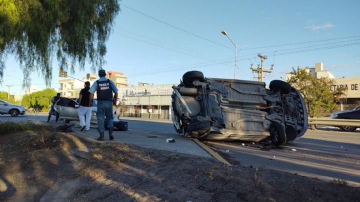 Choque y vuelco complica el tránsito en Neuquén Capital