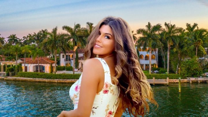 Jardín y parque con vista al mar: Loly Antoniale vive en una lujosa mansión en Miami