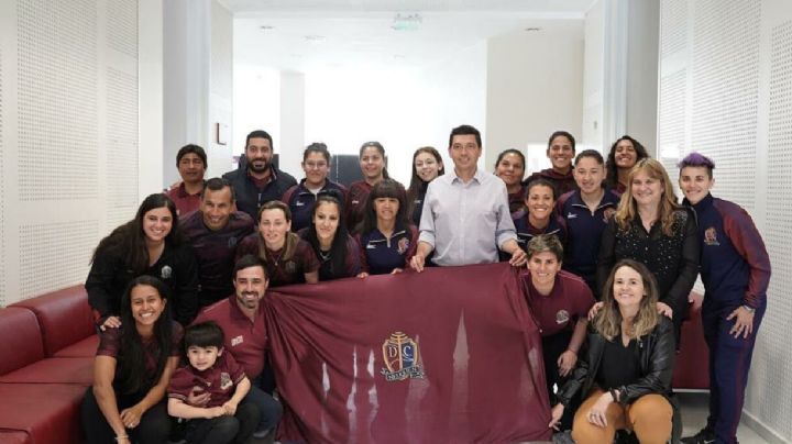 Presentaron el equipo de fútbol femenino del Club Confluencia que participará en la Copa Federal