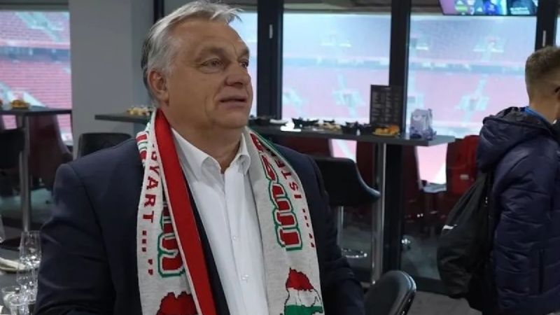 La bufanda del primer ministro de Hungría que generó comparaciones con Putin