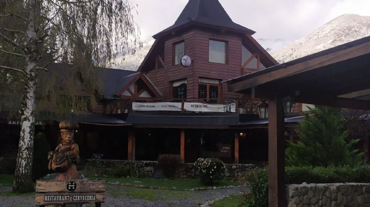 Villa La Angostura: patovicas de un restaurante-bar céntrico agredieron al secretario de Turismo