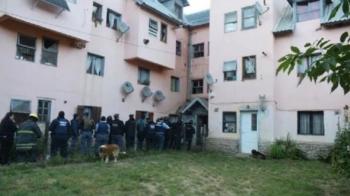 Una mujer resistió el desalojo de su vivienda tirando nafta a los policías