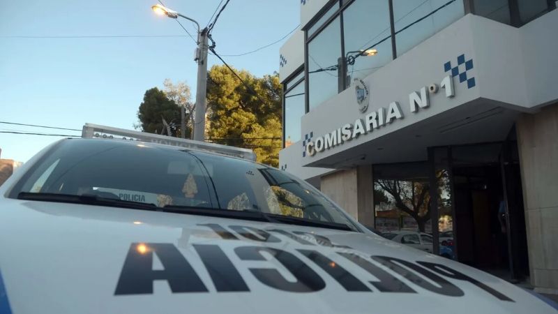 Dos detenidos se fugaron de la Comisaría Primera de Neuquén por una puerta que estaba sin llave