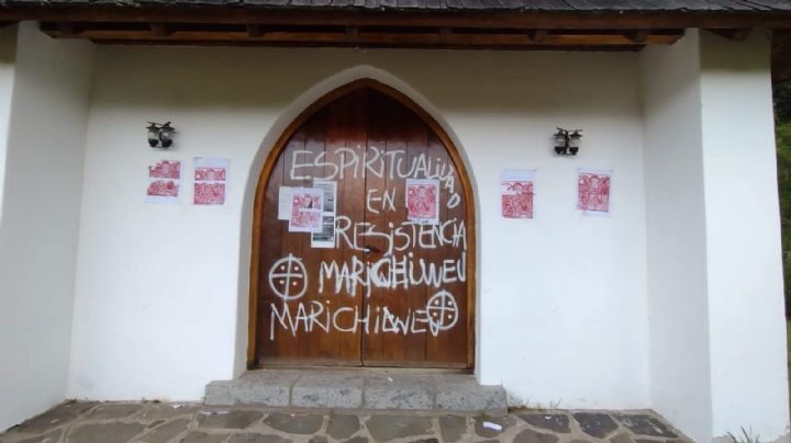 Conflicto Mapuche: atacaron con pintadas una capilla en el Parque Nacional Los Alerces