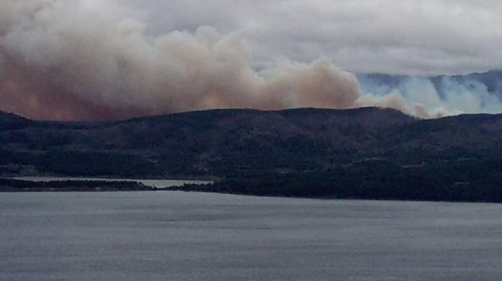 Un incendio en Tierra del Fuego toma dimensiones preocupantes