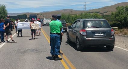 Vecinos de Junín de los Andes cortaron la Ruta 40 en reclamo por la falta de agua