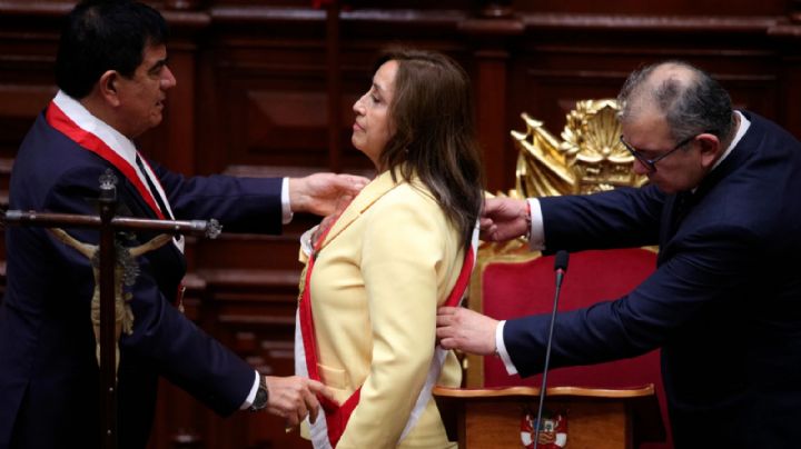 La nueva presidenta de Perú intenta formar un gobierno tras la destitución de su antecesor