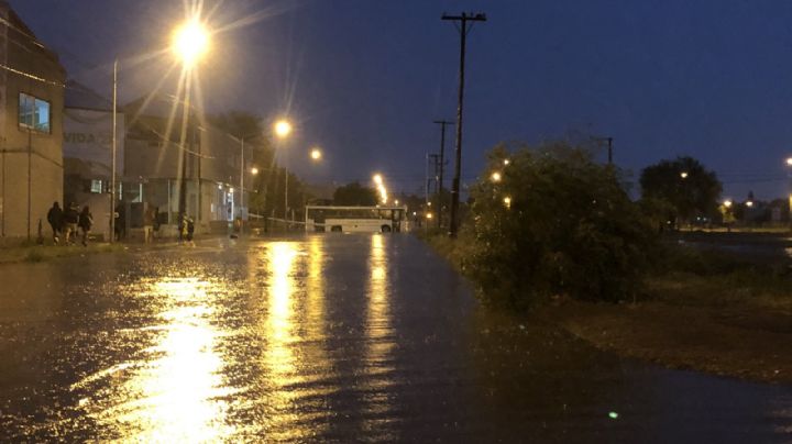 La lluvia castigó al Bajo de Neuquén con inundaciones y cortes de luz en varias zonas
