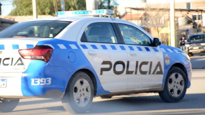 Un auto policía protagonizó un fuerte choque en Leloir y Santa Fe