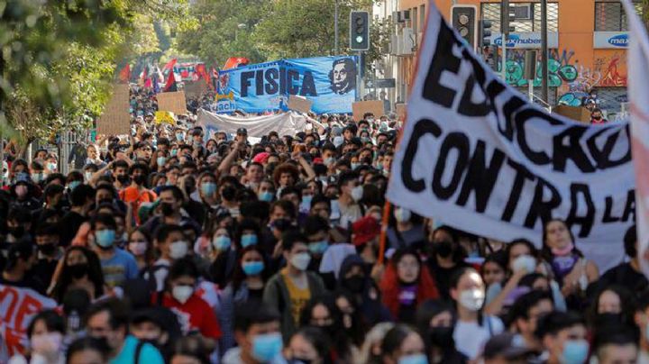 La primera manifestación estudiantil bajo el nuevo Gobierno dejó un herido de bala en Chile