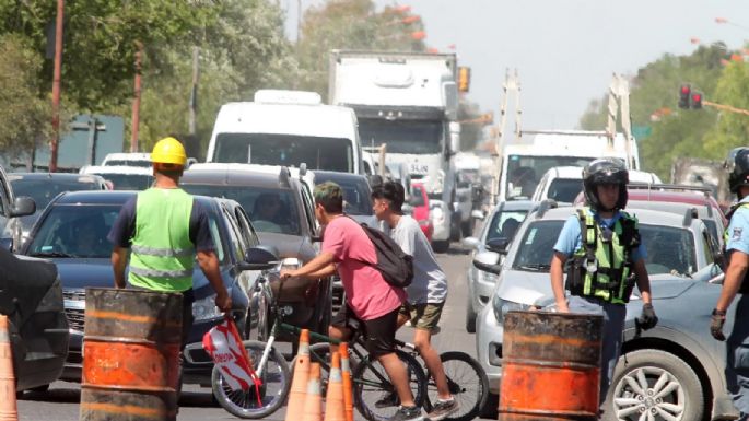 El acampe de organizaciones sociales bloquea el tránsito del centro de Neuquén