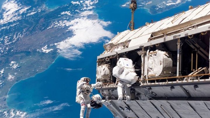 Fotografían desde la Tierra a astronautas que caminaban fuera de la Estación Espacial Internacional