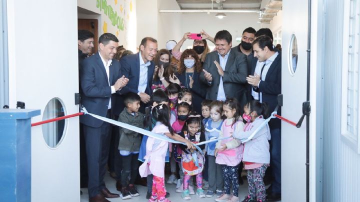 Omar Gutiérrez inauguró el jardín de infantes N° 76 de la Confluencia rural