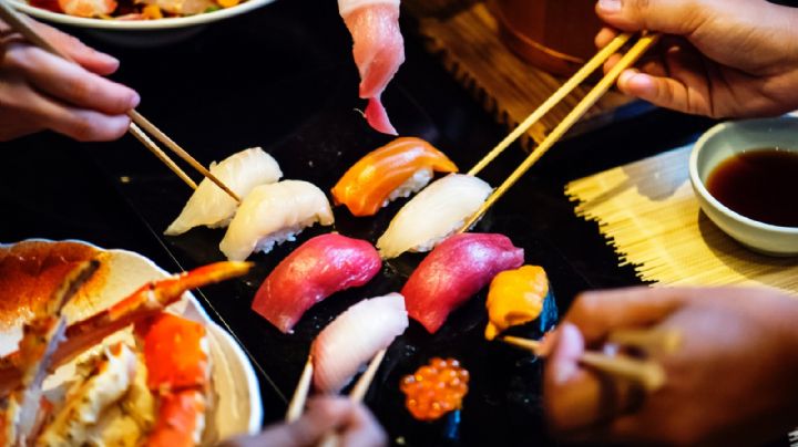 Tremendo invento en Japón: crearon unos palillos que modifican el sabor de la comida