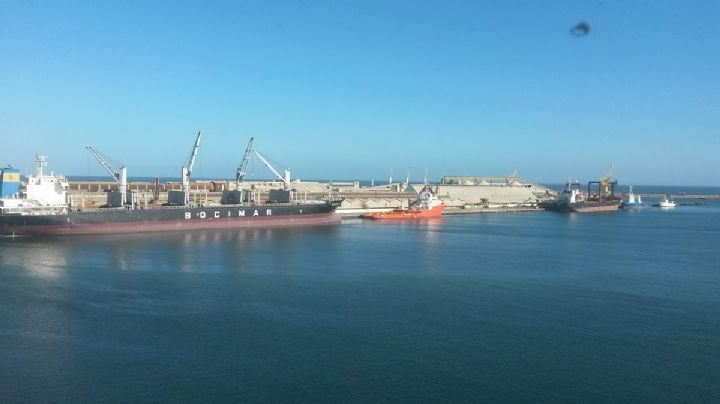 Un buque con cientos de toneladas de diésel se hundió frente a Túnez: temen un desastre ambiental