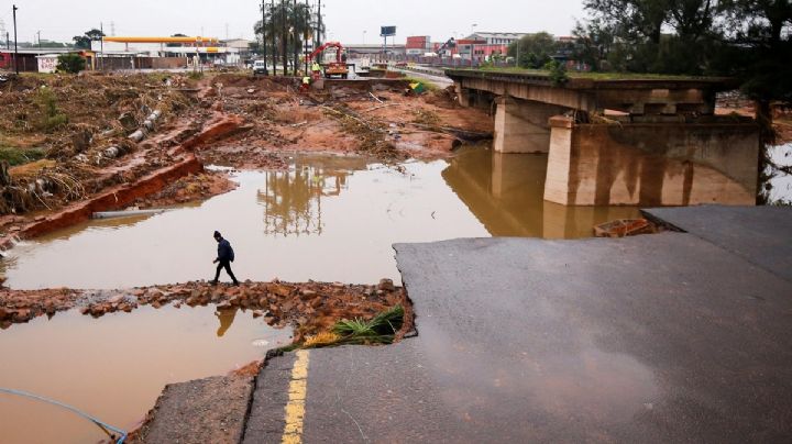 Sudáfrica despliega 10 mil militares en las zonas afectadas por las lluvias: aún hay desaparecidos