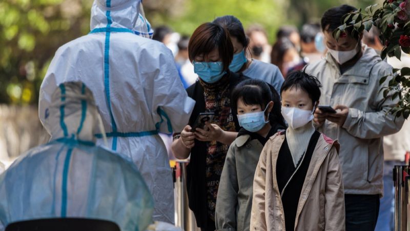 Shanghái anunció los primeros fallecidos por coronavirus desde el inicio del confinamiento estricto