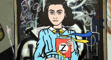 Ana Frank prende fuego la “Z” de Vladimir Putin en un mural en Milán