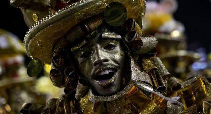 El carnaval volvió con toda su fuerza a Río de Janeiro para enterrar la tristeza de la pandemia