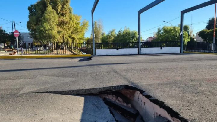 Debido a una falla en el asfaltado, se corta un puente que une Cutral Co y Plaza Huincul