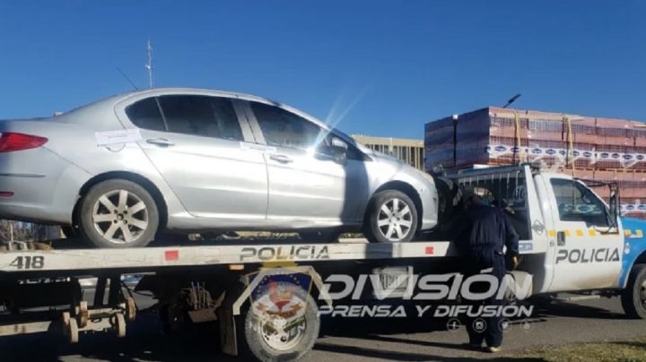 La Policía de Neuquén secuestró un auto y detuvo a dos personas