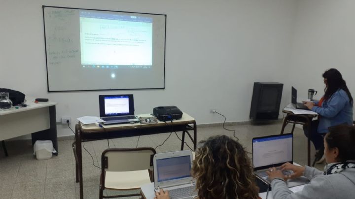 Continúa el curso de alfabetización digital para empleados municipales de Plottier