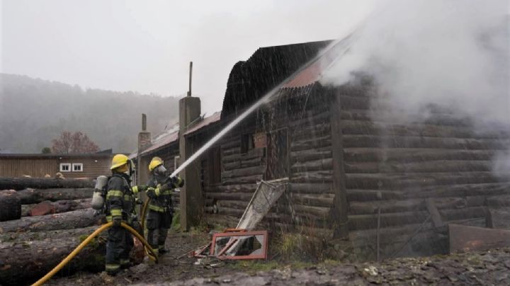 Sabor amargo por incendio del histórico alojamiento de Guardaparques del PN Lanín