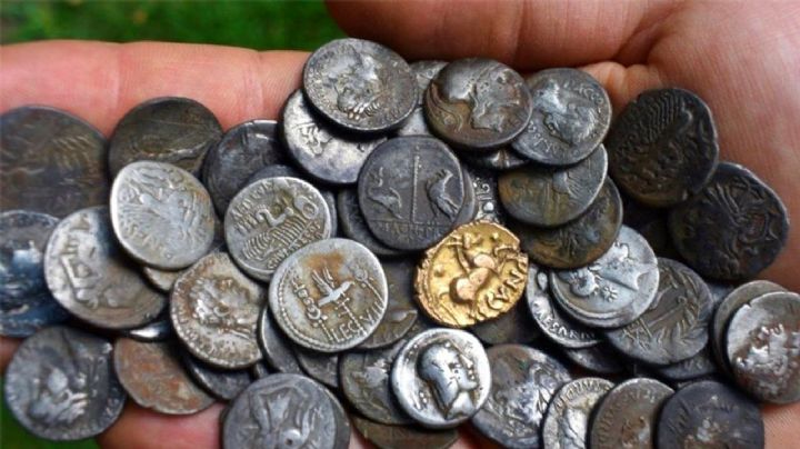 El sueño del pibe: un fan de Indiana Jones halló cientos de monedas de oro romanas en el Reino Unido