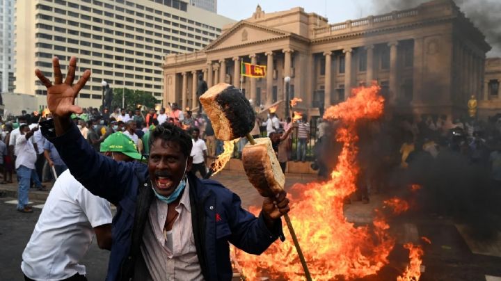 Toque de queda y renuncia del primer ministro, tras semanas de protestas: qué pasa en Sri Lanka