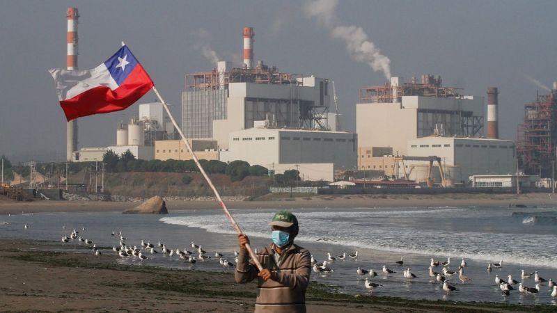 Gabriel Boric anunció el cierre de una fundición minera que funciona en el “Chernóbil de Chile”